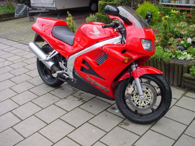 VFR-750F front-side view