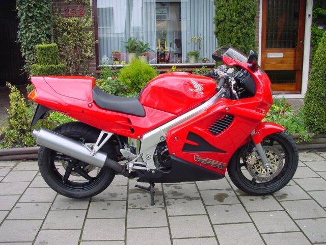 VFR-750F side-view